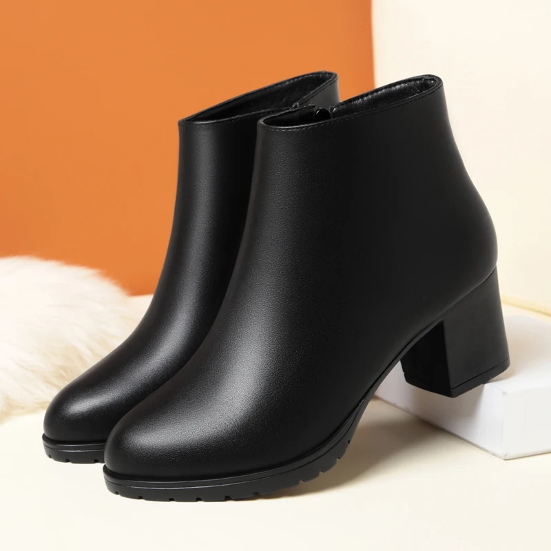 المرأة قصيرة التمهيد عالية الكعب 2025 الخريف جديد جلد طبيعي الصوف مبطن النساء حذاء من الجلد حجم كبير عدم الانزلاق الجوارب النسائية