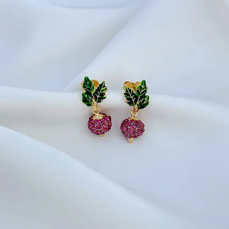 

New Style, Fashion, Light Luxury Temperament, Creative Enamel, Glaze, Three-dimensional Radish, Women's Exquisite Metal Earrings