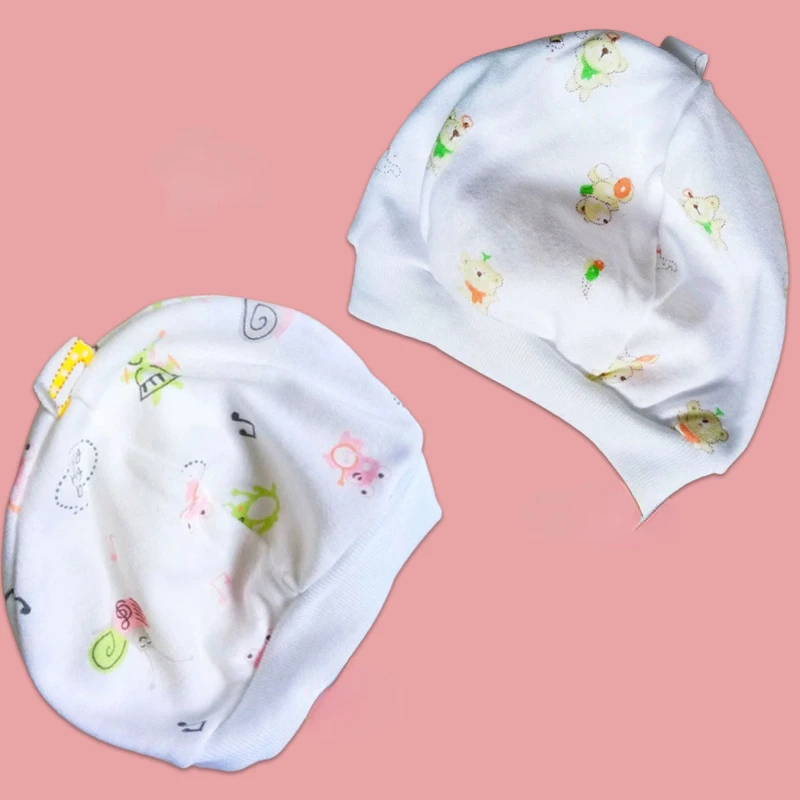 

Милая шапка с мультяшным принтом для новорожденных, мягкая ветрозащитная и теплая детская хлопковая шапка для малышей от 0 до 6 месяцев, Детские аксессуары унисекс
