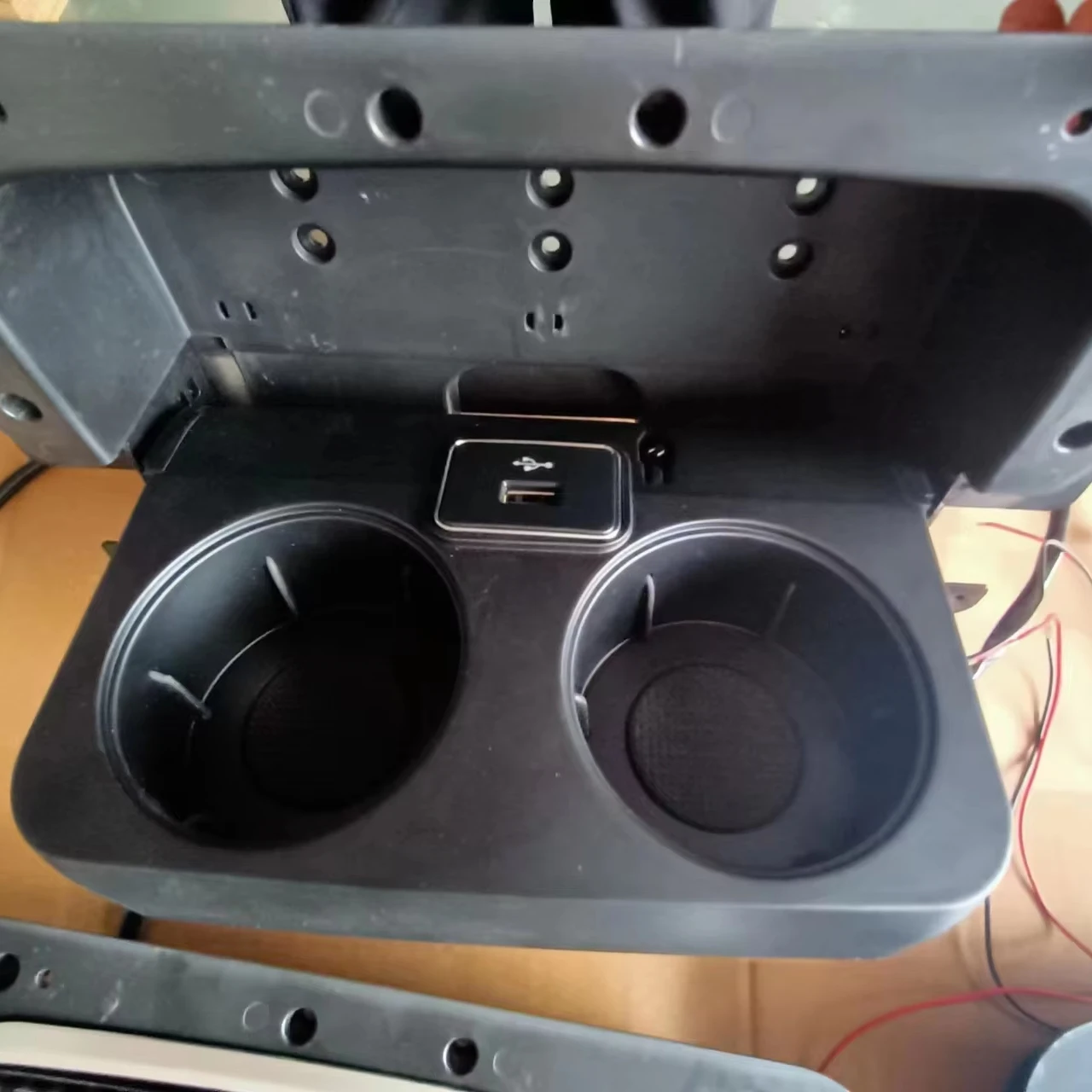 Car Interior Accessories Cup Holder With USB Bus Seat Cup Board Plate