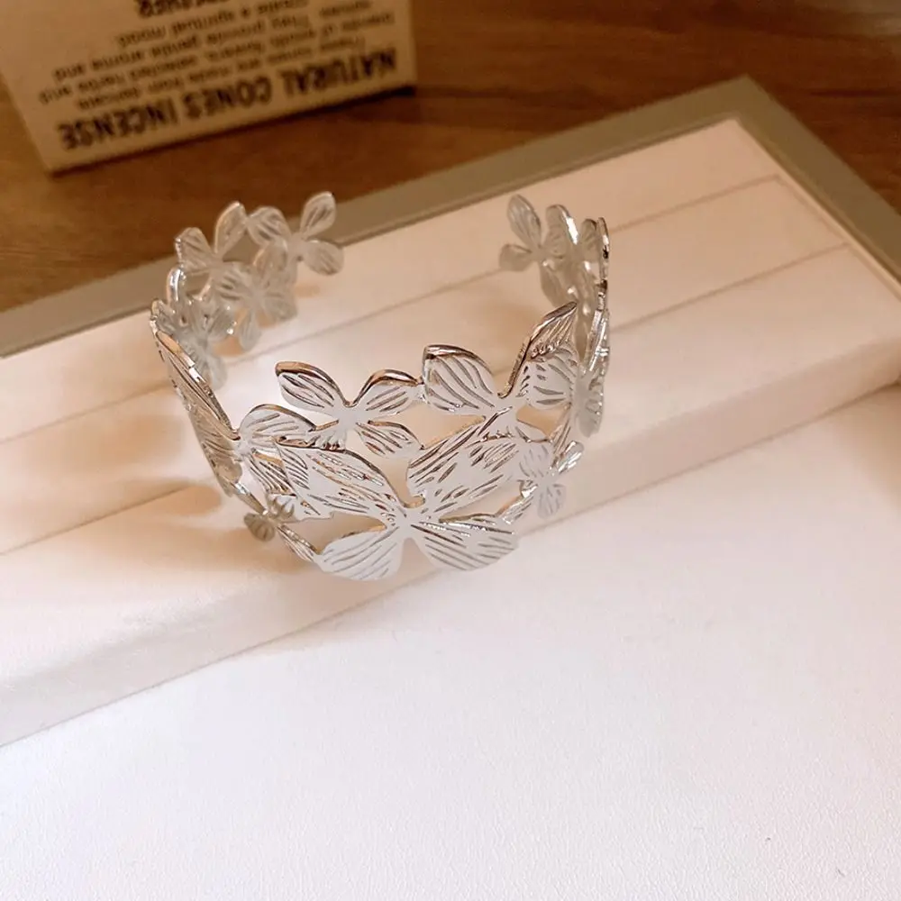 ประณีตดอกไม้กําไลข้อมือทอง/เงิน Flora Design Hollow กําไลข้อมือหล่อเทคนิคกว้างเปิดสร้อยข้อมือผู้หญิงเครื่องประดับ
