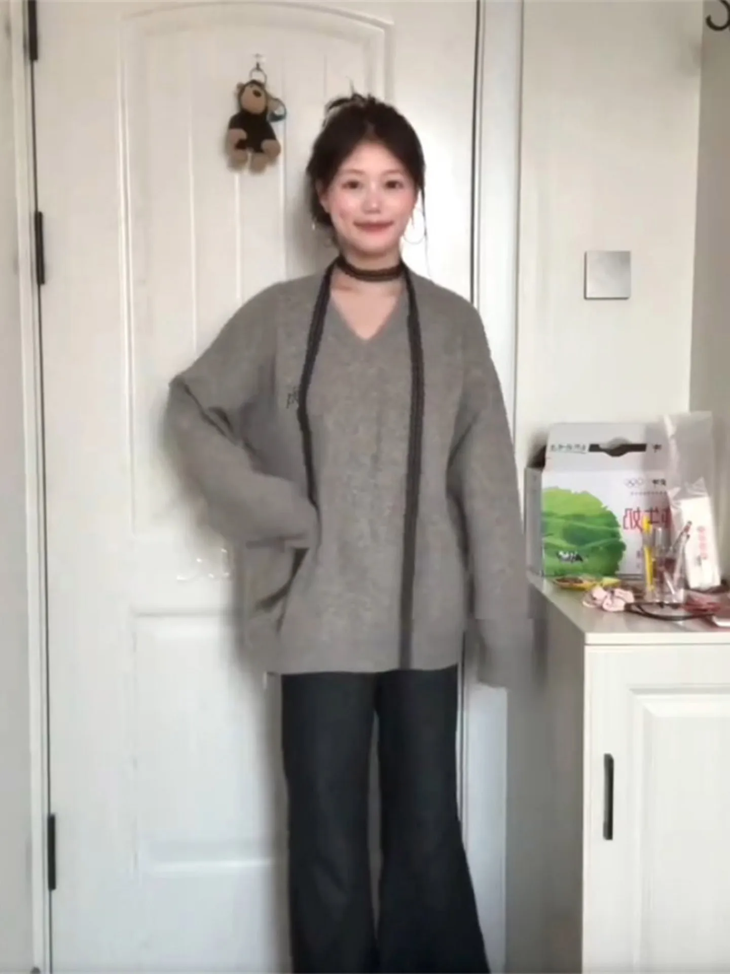 

Свободный женский свитер с v-образным вырезом в американском стиле, осенне-зимний вязаный топ, мягкий, уютный, ленивый, с буквенным принтом, повседневная мода