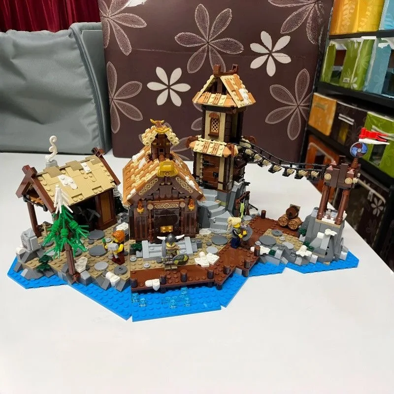 

1556pcs Medieval Street View Creative Children's Toys Desktop Ornament Birthday Gift