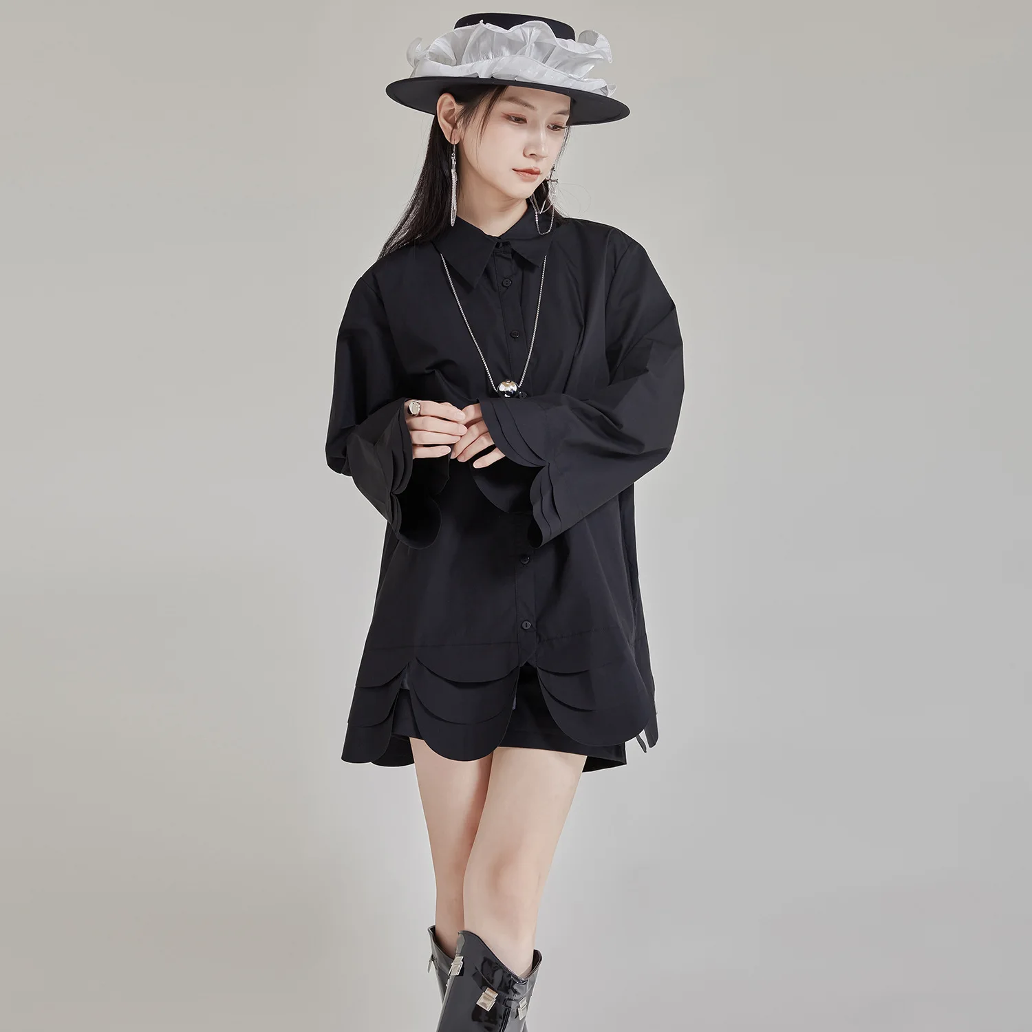 Chemise à manches pétales pour femmes, ourlet Ultra large, décoration de boutons, haut mi-long en coton, élément de mode Simple, chemise de styliste pour femmes