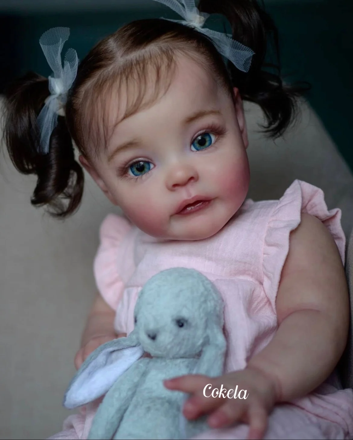 Cokela 60CM Maggie Reborn 유아 인기 귀여운 소녀 인형 손 뿌리 머리 부드러운 포옹 바디 고품질 인형 장난감