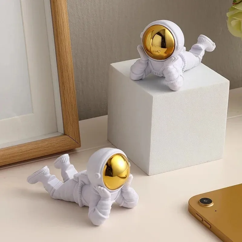 Desktop Astronaut Ornaments, Spaceman Ornaments, Desktop Phone Holder, Home Decoration, Astronaut Statue, Office Decoration