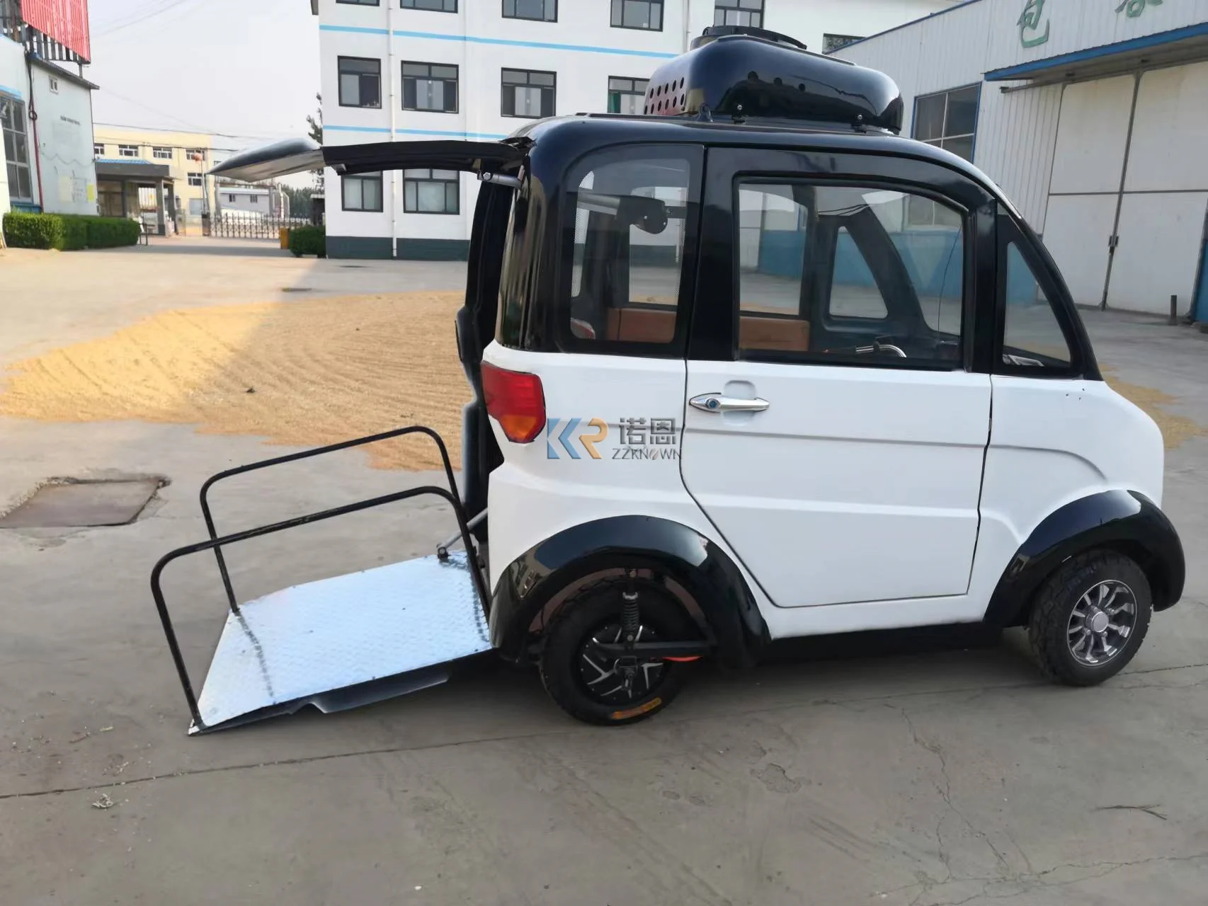 Hot Sale 4 Wheel Enclosed Mini Electric Car for Disabled and Wheelchair on the Car With Air Conditioning