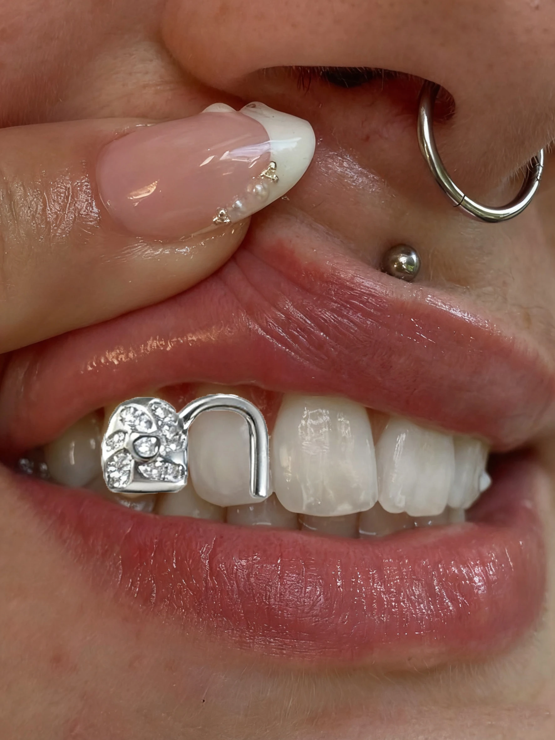 1Pcs Fashionable Hip-Hop style Zirconia Dental jewelry For Car Models, Daily And Party, Nightclub Accessories