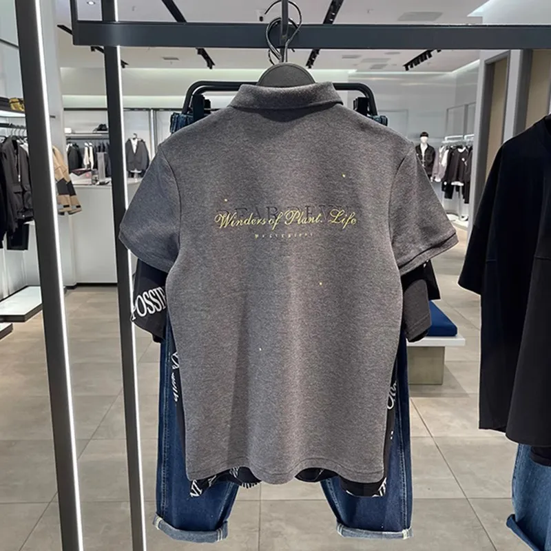 

Модная летняя мужская рубашка с золотой вышивкой, приталенного кроя, с отложным воротником, для молодежи, в деловом стиле