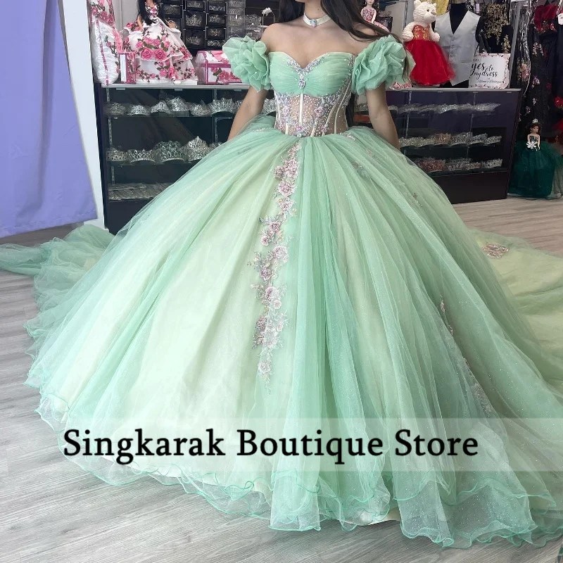 สีเขียว Ball ชุด Quinceanera ปิดชุดไหล่ Applique คริสตัลไข่มุกหวาน 16 พรหมประณีต Vestidos De 15 Anos ที่กําหนดเอง