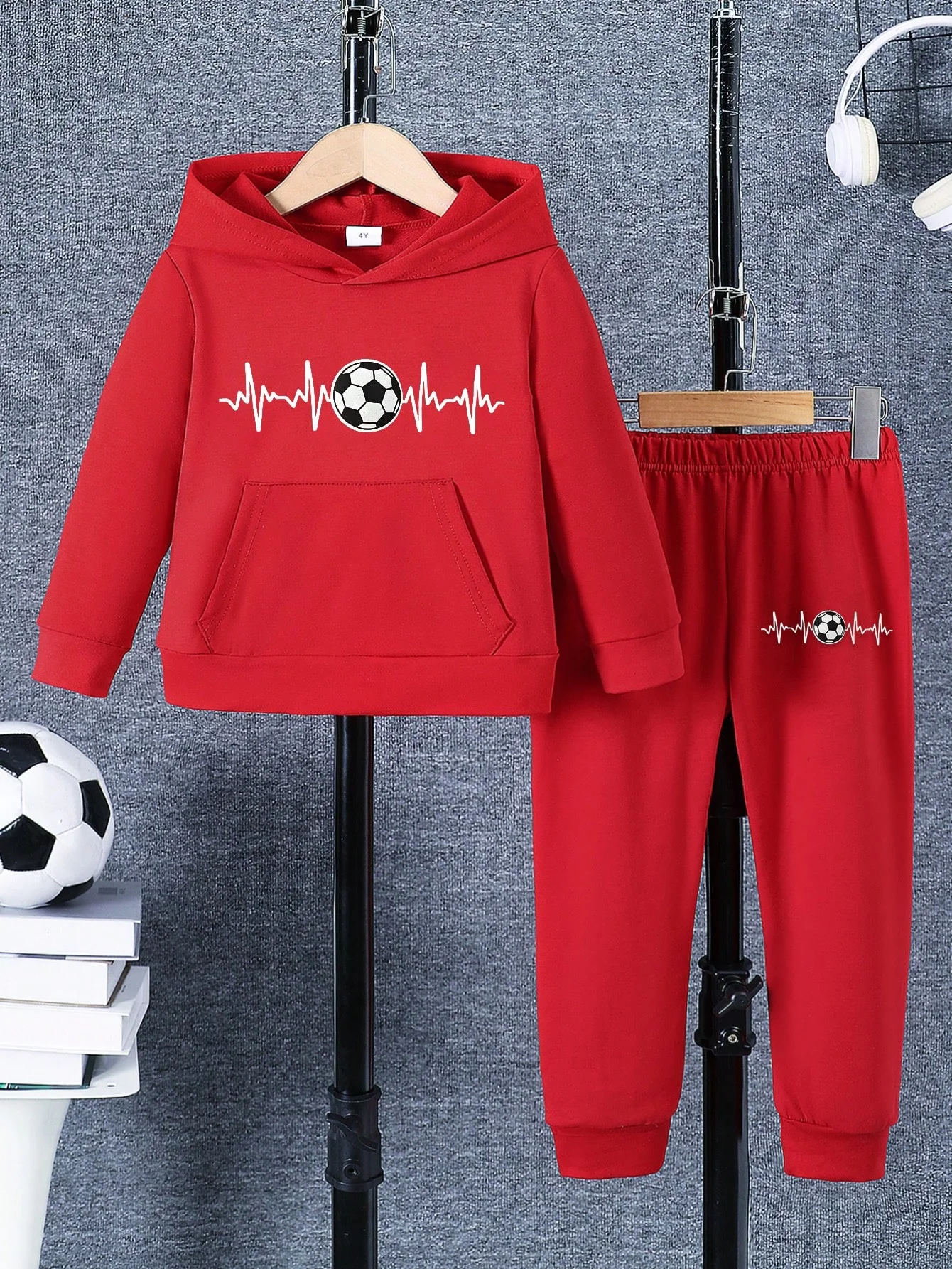 Boys' Spring and Autumn Red Football Heartbeat Print Hoodie Set, Children's Sports Casual Two-Piece Outfit, Stylish Versatile Long-Sleeve Top and Jogger Pants for Kids, Student Daily Wear Children's Clothing