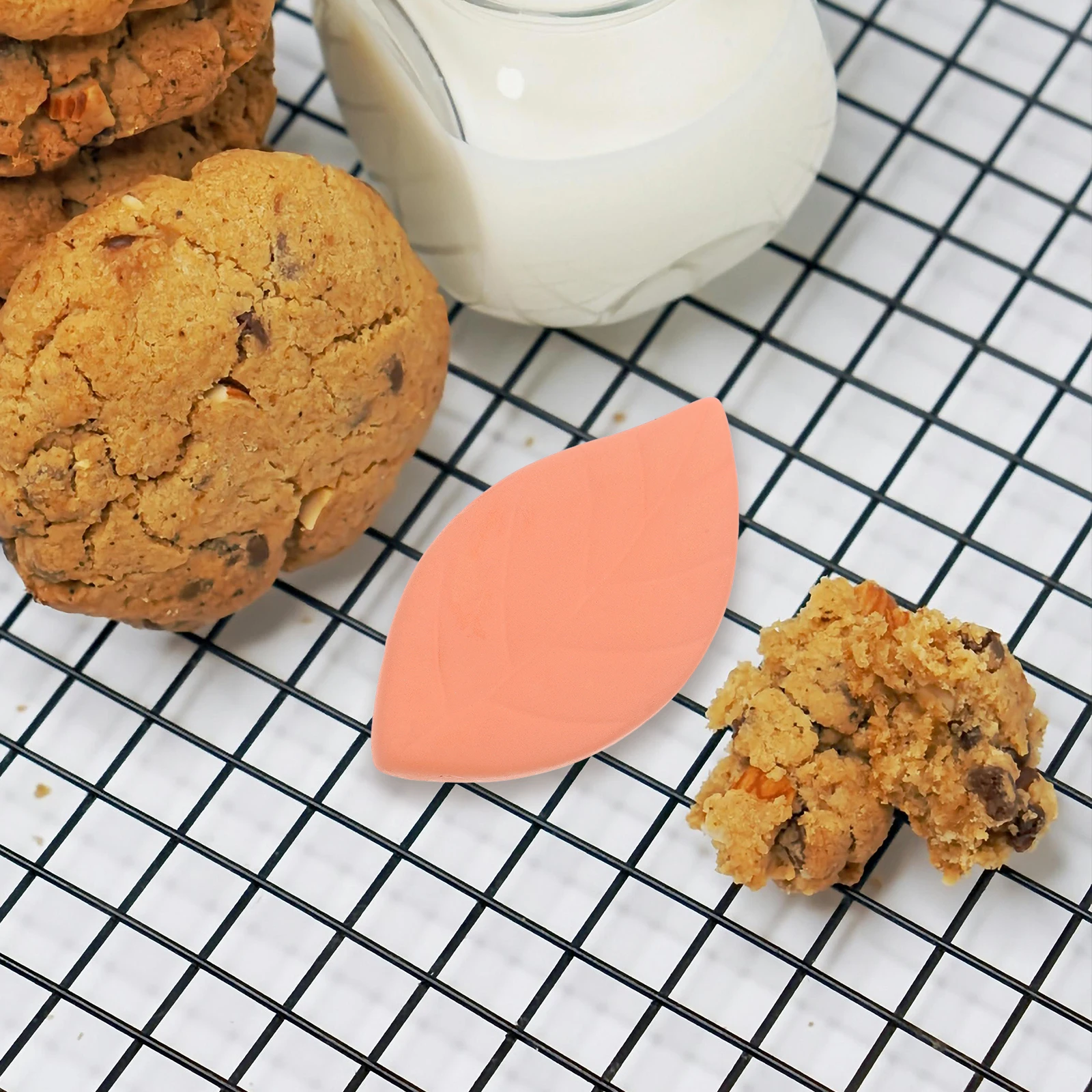 

Biscuits Clay Moisturizing Tablets Bread Warmer Keeper Cake Saver Ceramic Brown Sugar Baking Accessories and Gadgets