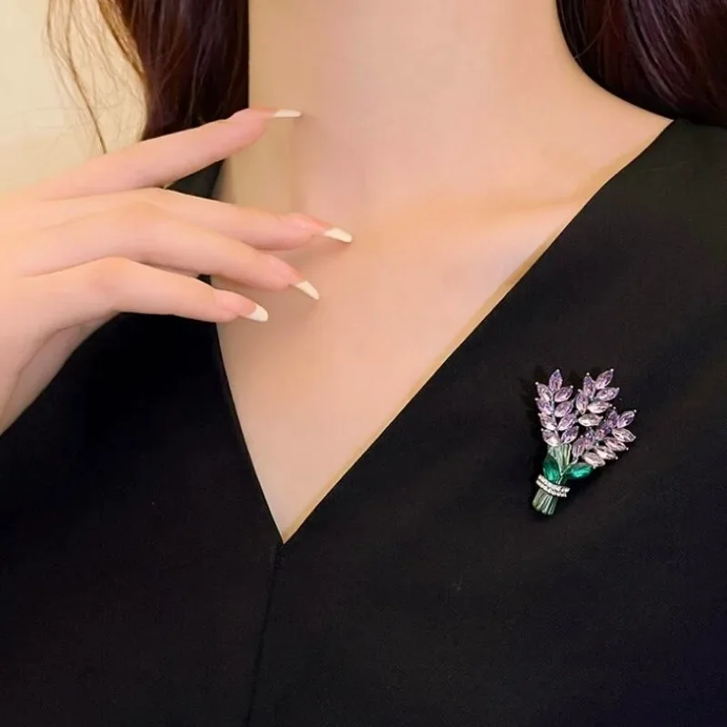 Exquisite Purple Lavender Brooch Women's Brooches Crystal Rhinestone Bouquet Pins Clothing Coat Luxury Jewelry Girls Gift