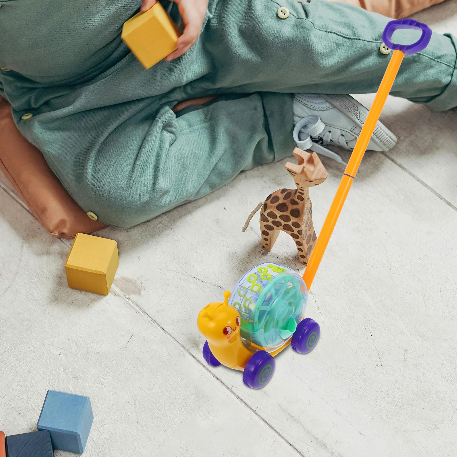 آلة فقاعة الحلزون الكرتونية صانع الفقاعات الكهربائية خفيفة الوزن محمولة باليد في الهواء الطلق لحمام السباحة والشاطئ آلة فقاعات الحفلات