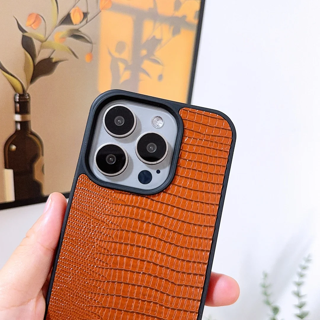 Custodia con lettera triangolare in pelle PU animale di lusso per iPhone 17 16 15 14 Cover per telefono 13 12 11 Pro MAX Custodia rigida antiurto posteriore