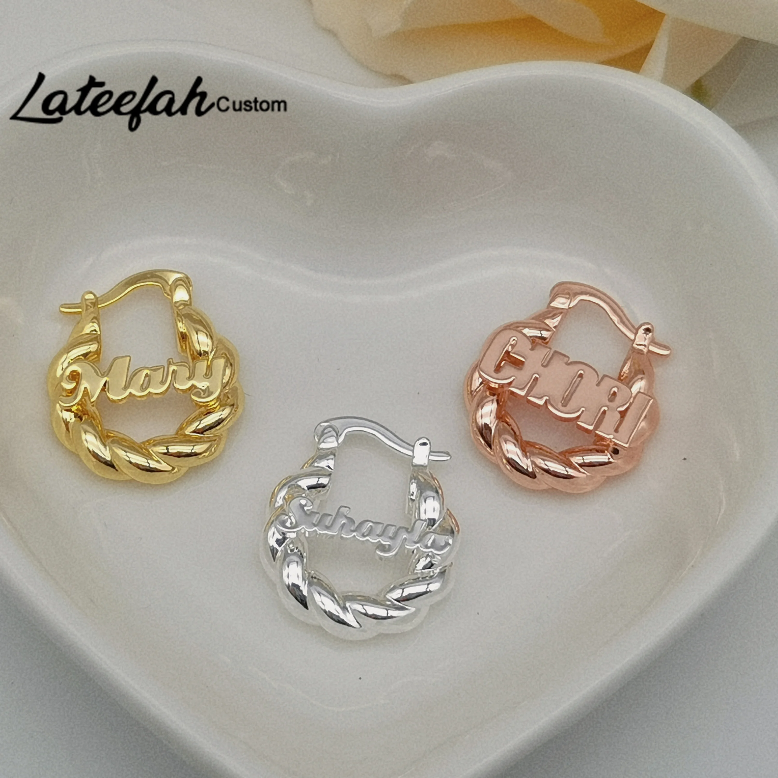 Lateefah 2022 personalizza il tuo nome 18mm piccoli cerchi Twist nome personalizzato orecchini per donna orecchini per bambini come regalo di natale