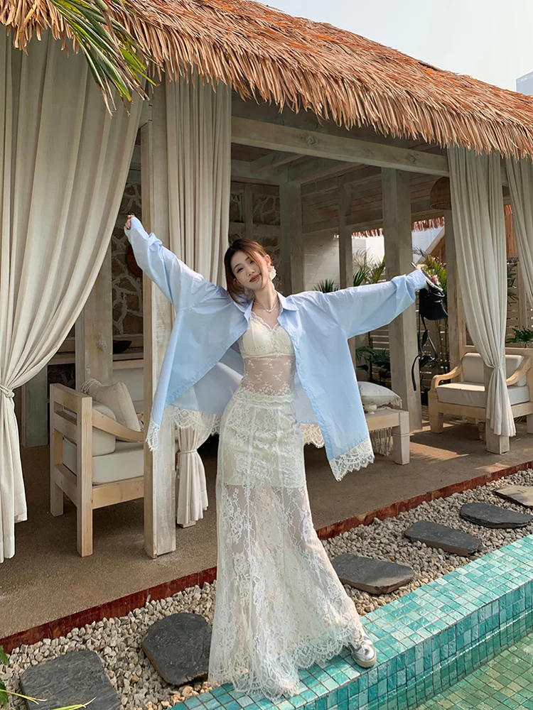 

Корейский комплект: синяя блузка с длинными рукавами и кружевными вставками, белая полупрозрачная юбка с высокой талией и воротником, для ранней весны