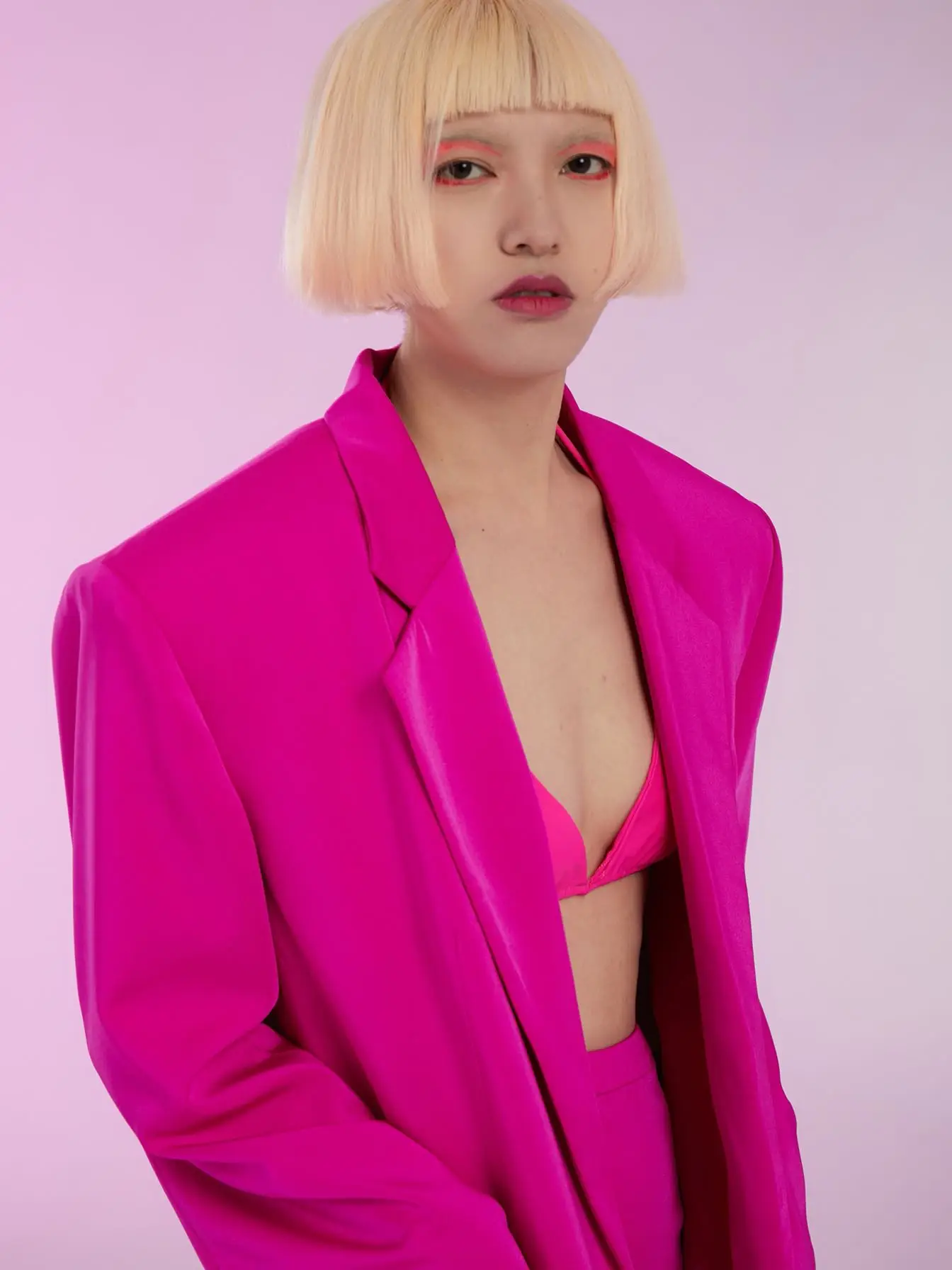 

Neon NIHONG 2021AW Оригинальный дизайн, женский костюм на осень-зиму, не подлежит возврату, с высоким содержанием полиэстера, с длинными рукавами, свободного кроя