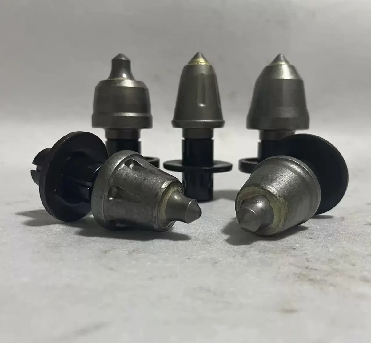 Imported Wirtgen milling cutter heads, roadheader cutter heads, small mixer cutter heads, mining cutter teeth