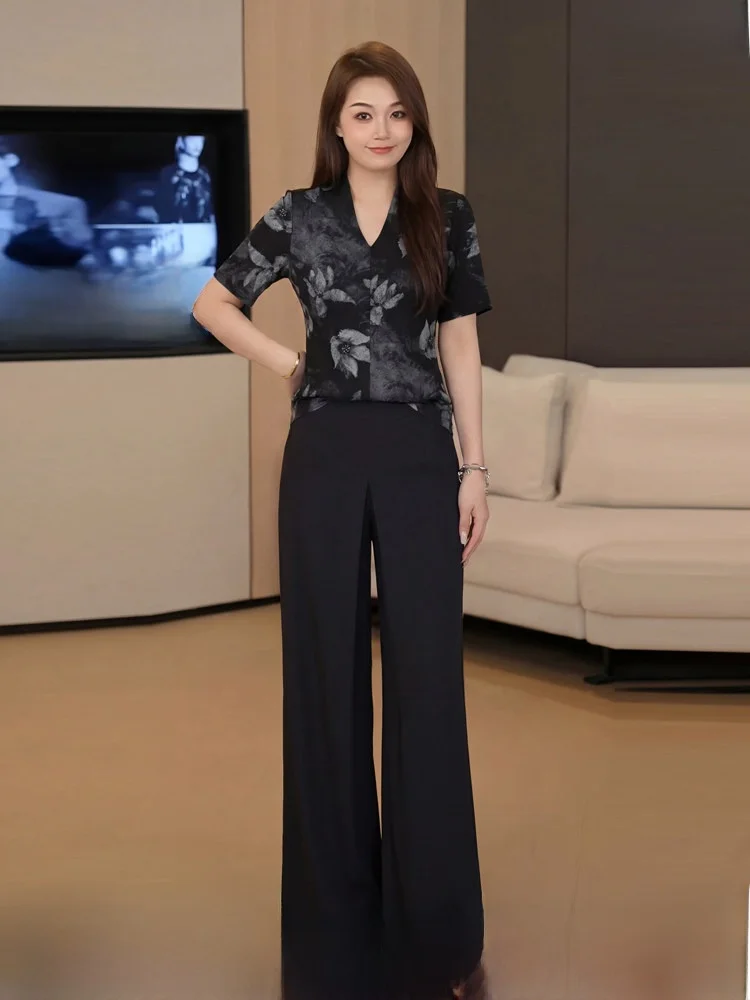 

plus Size Women's Summer Fashion Set V-Neck Short Sleeve T-Shirt And Wide Leg Pants Print Retro Water-Media Casual Outfit