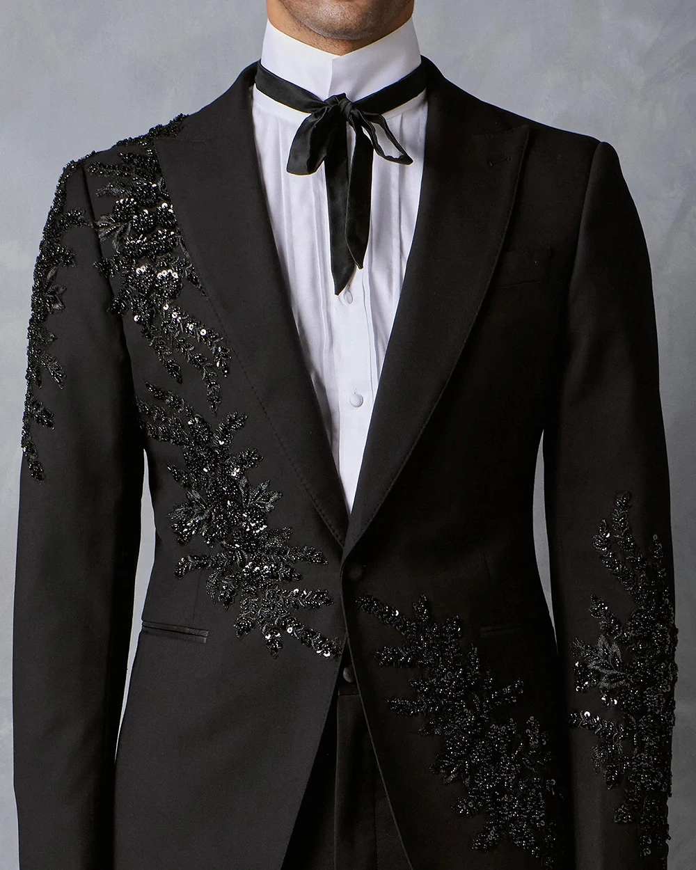 クラシックなアップリケ付きウェディングスーツ、新郎用ピークドラペルシングルブレストタキシード、2ピースジャケットパンツ、パーティー、プロム、カスタムメイド