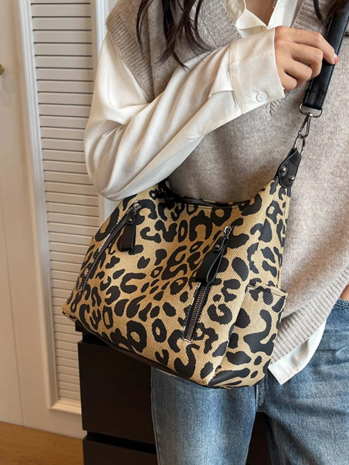 Fashion Leopard Print Large Capacity Bag 2023 New Women\'s Bag Versatile Crossbody Bag One Shoulder Underarm Bag Tote Bucket Bag