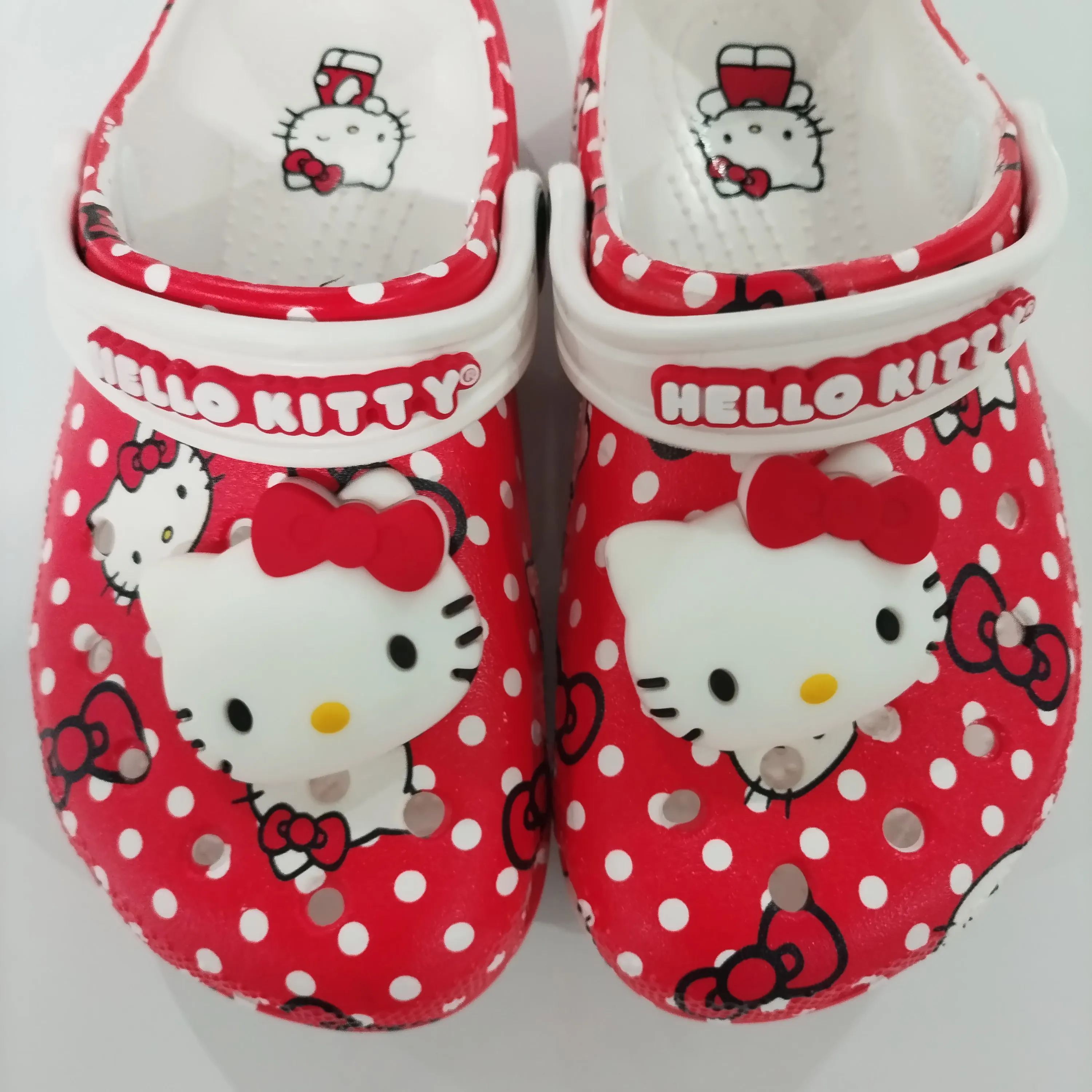 Sandales mignonnes à pois rouges Hello Kitty avec semelles antidérapantes, adaptées aux filles, pour la plage d'été et les tenues décontractées