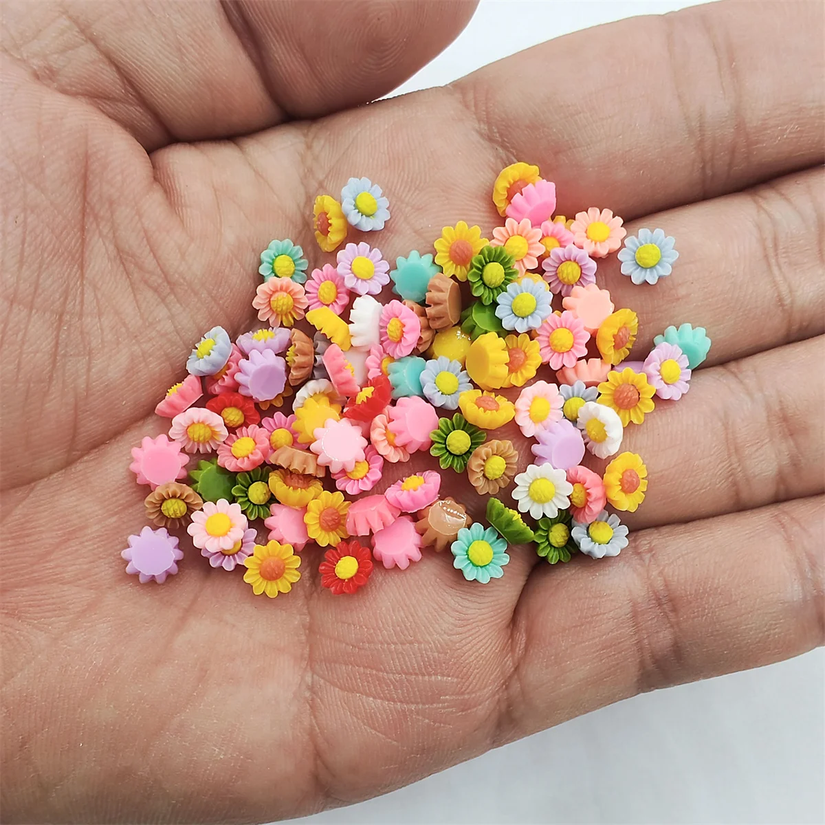 100pcs/Pack 6mm Resin Mini Pastoral Small Flower Patch Beads Refreshing Phone Case Decorative DIY Nail Embellishment Material