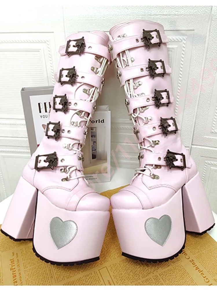 

Розовые сценические ботинки на платформе в стиле панк с пряжкой на ремне, новинка 2025 года, круглые металлические длинные ботинки на массивном высоком каблуке Y2K, модные повседневные ботинки на шнуровке для вечеринок