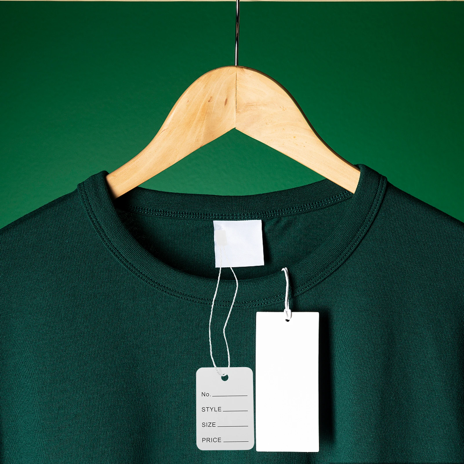 

2000 шт. ценники, подвесные этикетки, белые карабины, прочные пластиковые петли, носки для одежды, обувь для новорожденных, эффективный поток работы