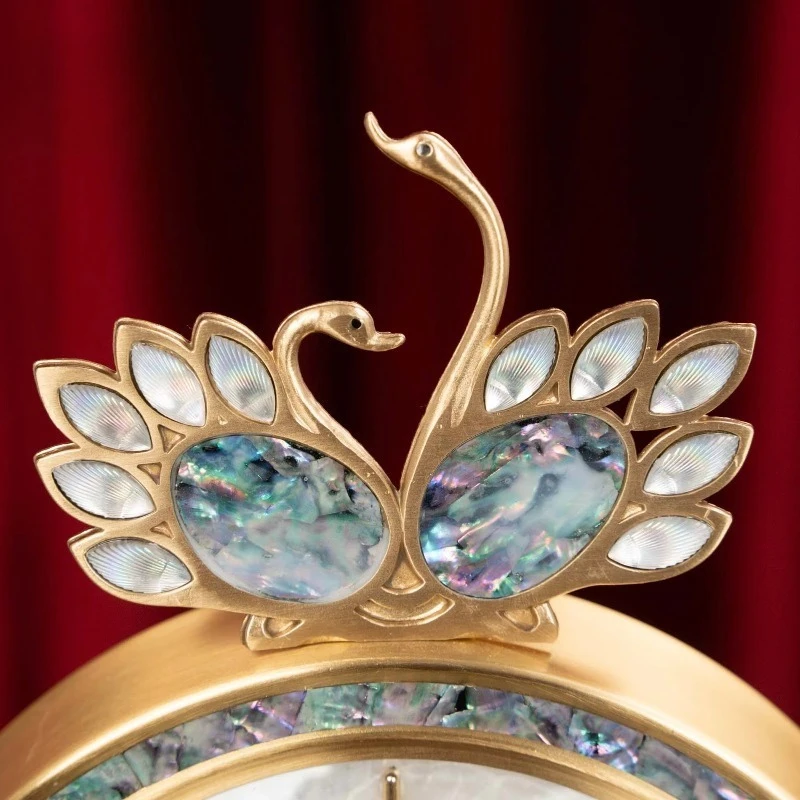 Deep Sea Pearl Shellfish European Clock with Rhinestones Brass Carved Lock Decorative Table Clock Home Decoration