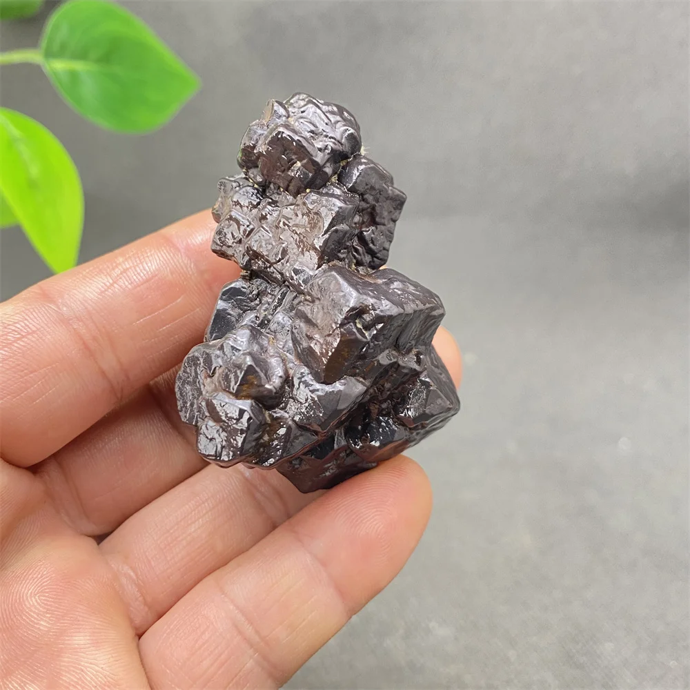 عينة معدنية من الماس الأسود المصري الطبيعي حجر خشن غير منتظم لطقوس السحر نبوءة ديكور المنزل وهدية العيد