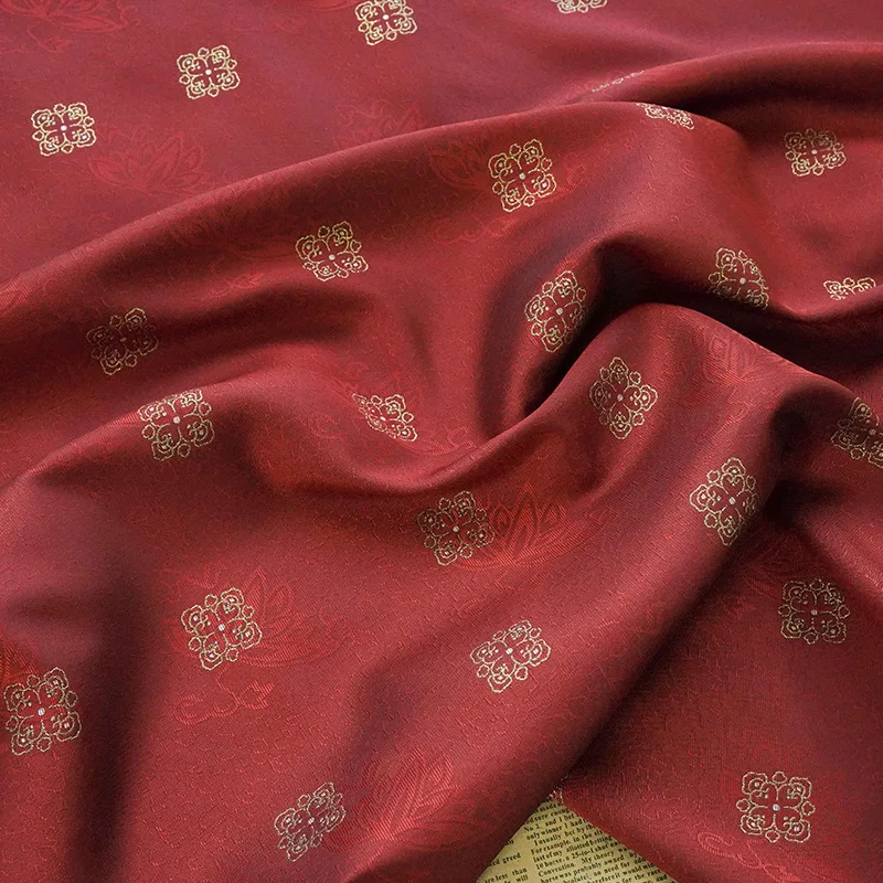 

Жаккардовая ткань с четырьмя листьями и цветком в китайском стиле Тан, темный узор, золотой шелковый жилет, праздничная одежда, скатерти, дизайн, ткань «сделай сам»