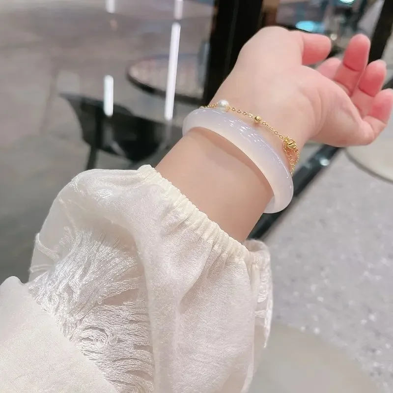 

Белый браслет из халцедона с лунным светом для девочек, личи, замороженный лед, нефрит, подарочная коробка из чистого натурального модного универсального цвета