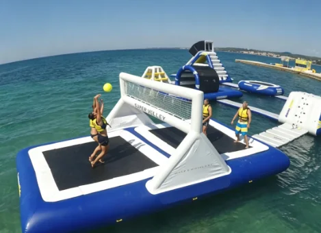 Inflatable floating volleyball competition field Inflatable water park Inflatable water volleyball court with trampoline
