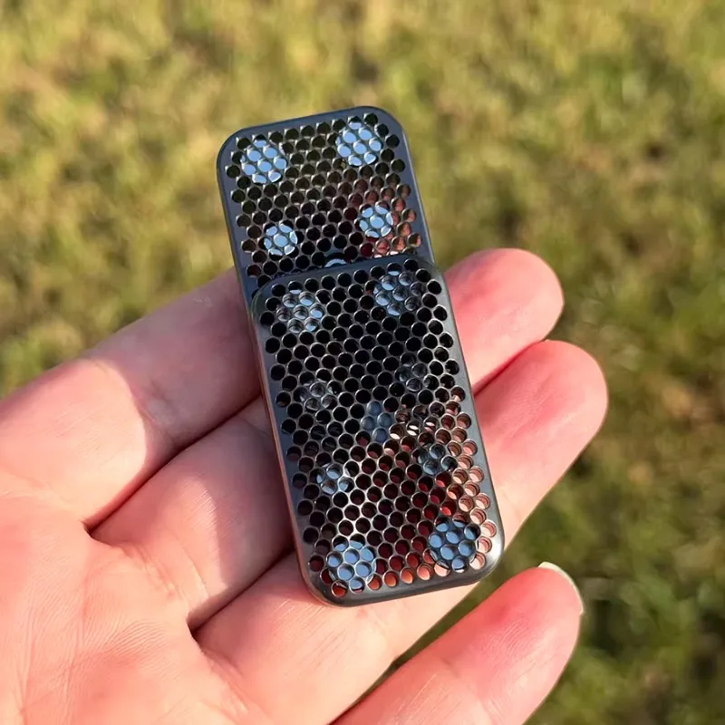 All-zirconium Alloy Black-plated Hollow Coral EDC Unlimited Mechanical Metal Fingertip Push Card Decompression Desktop Toy