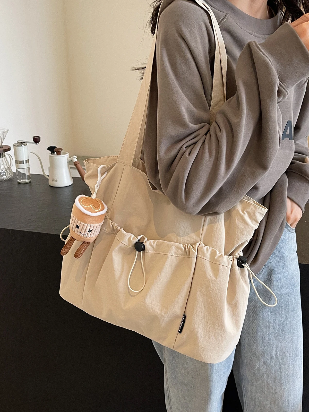 Casual Commuter Large Capacity Nylon Tote Bag Women\'s 2026 New Style College Student Class Bag Commuter Single Shoulder Bag