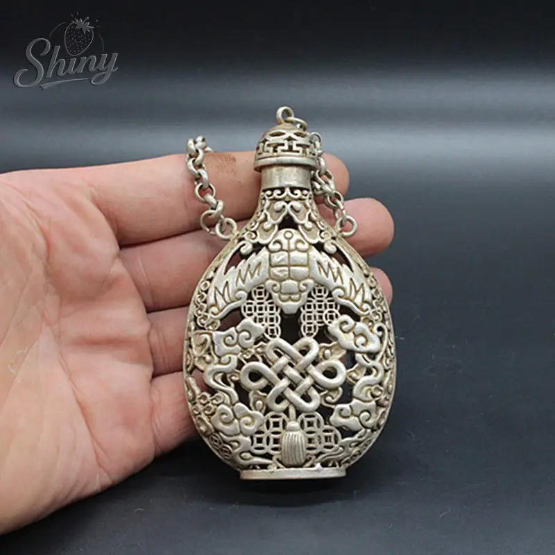 

Chinese Old antique Tibet silver Carved Chinese knot Statue Sachet snuff bottle