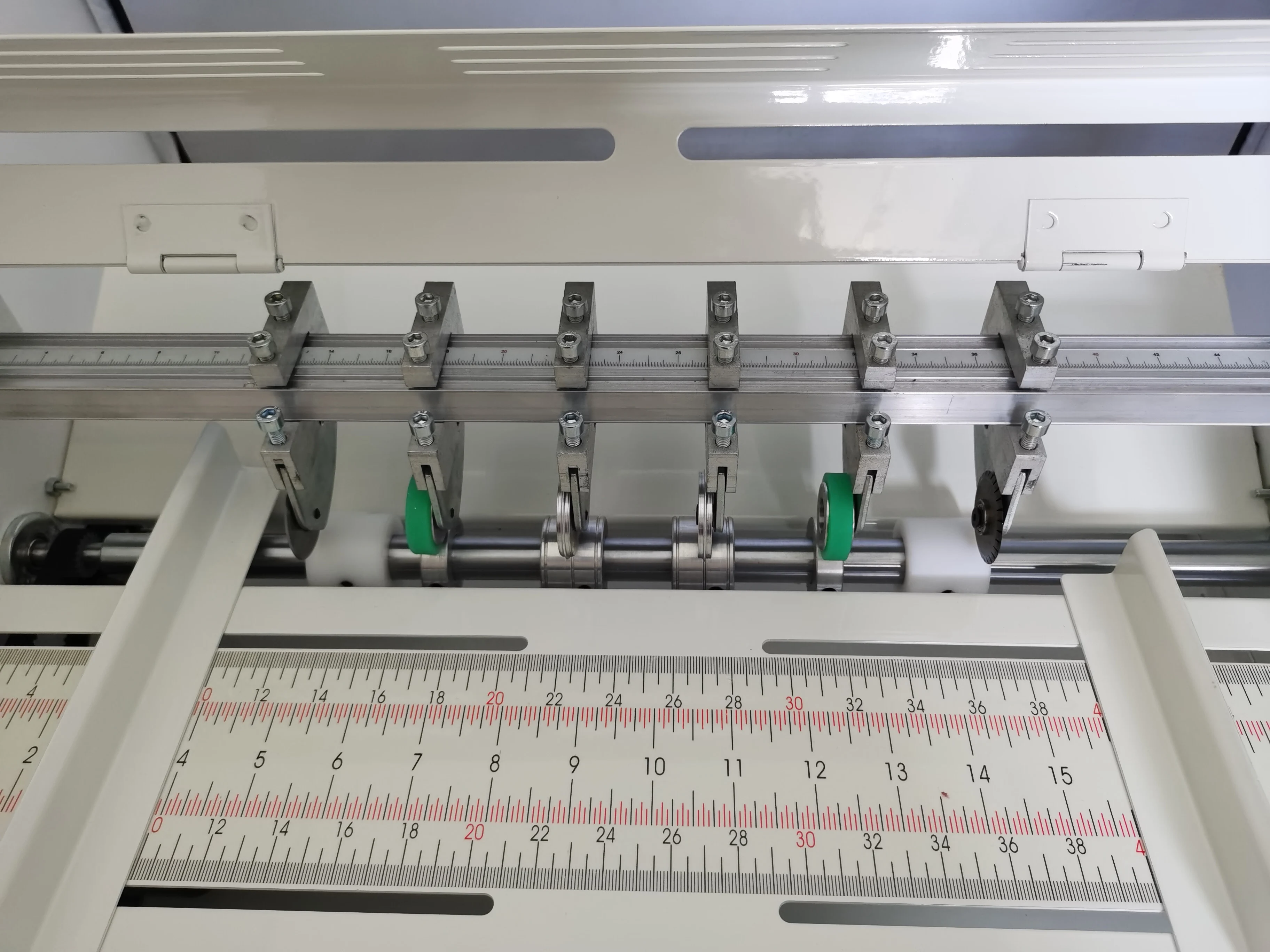 R500  book cover creasing  machine, electric creasing machine, card folding machines, color pages dashed machine