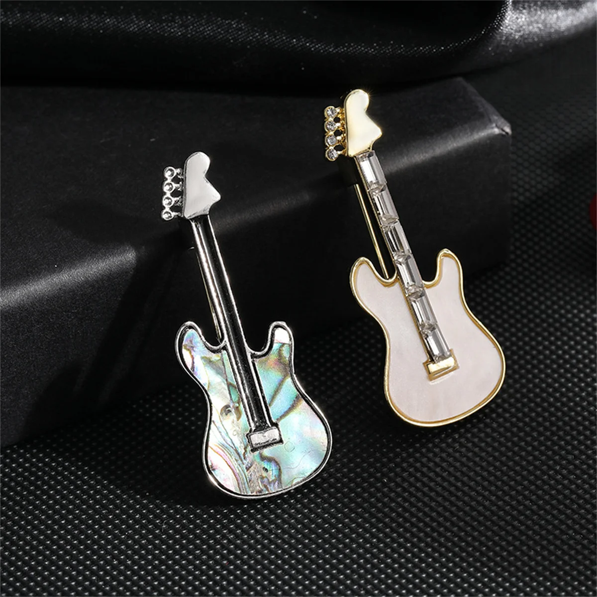 Rinhoo Vintage imitazione Shell chitarra violino spilla Pin per le donne di lusso Punk strass strumento musicale smalto distintivo gioielli