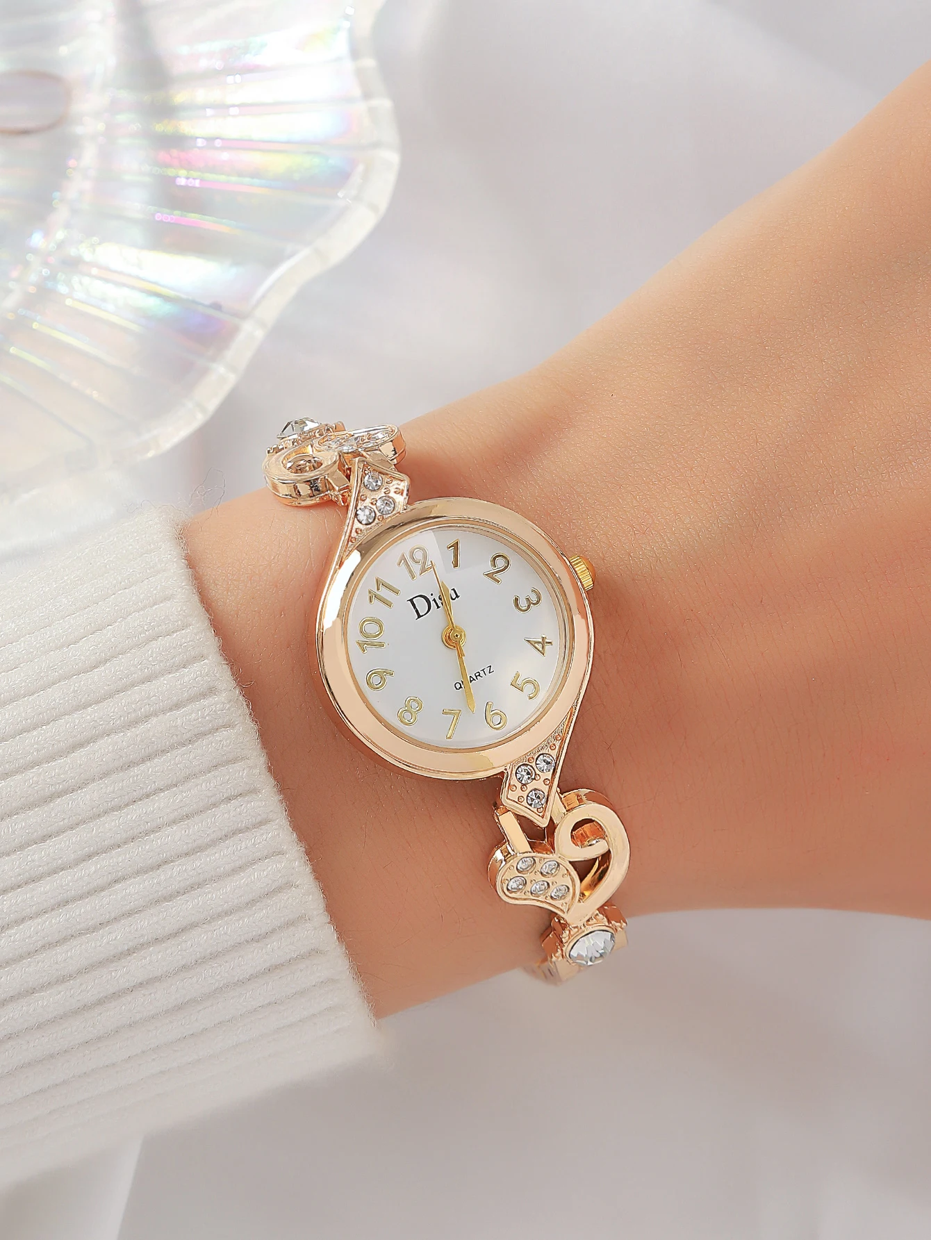 A Classic Fashion Love Bracelet Quartz Watch For Women With Rhinestones. For Daily Life