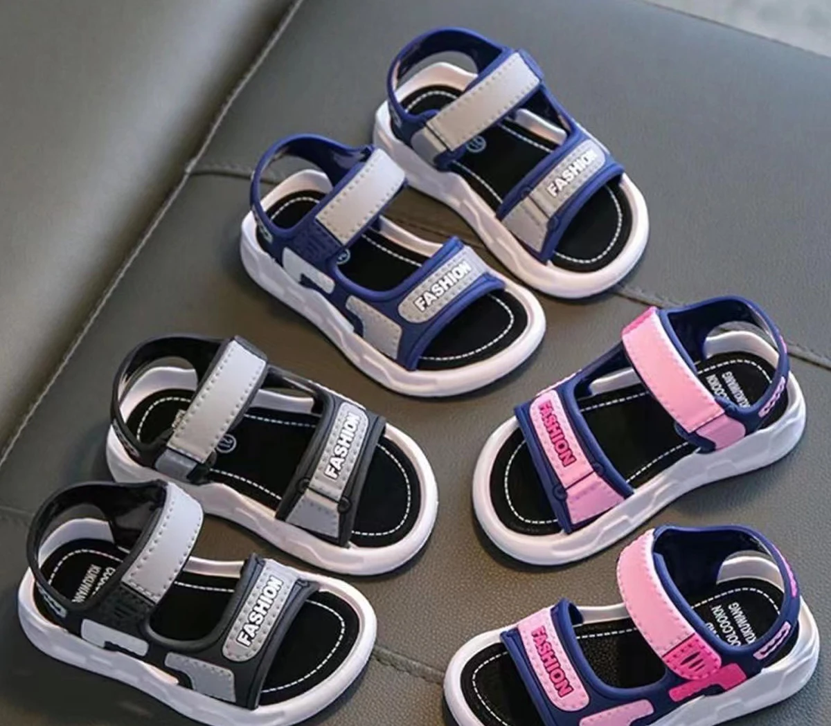 

Новые летние пляжные туфли на мягкой подошве, маленькие, средние и большие детские сандалии для спорта и отдыха на липучке