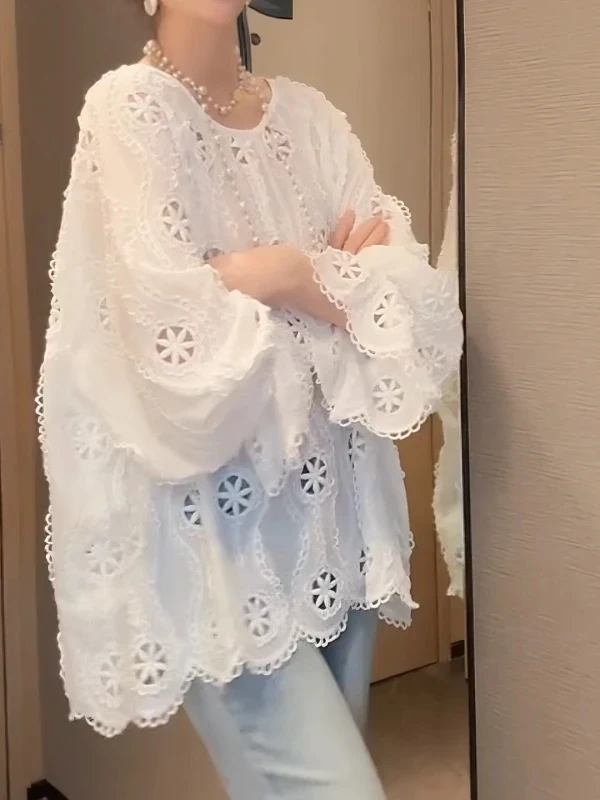 

plus Size Women's Summer Fashion Korean Style Embroidered Lace Hollow Design Bell Sleeve Cover up Top Casual Loose Fit