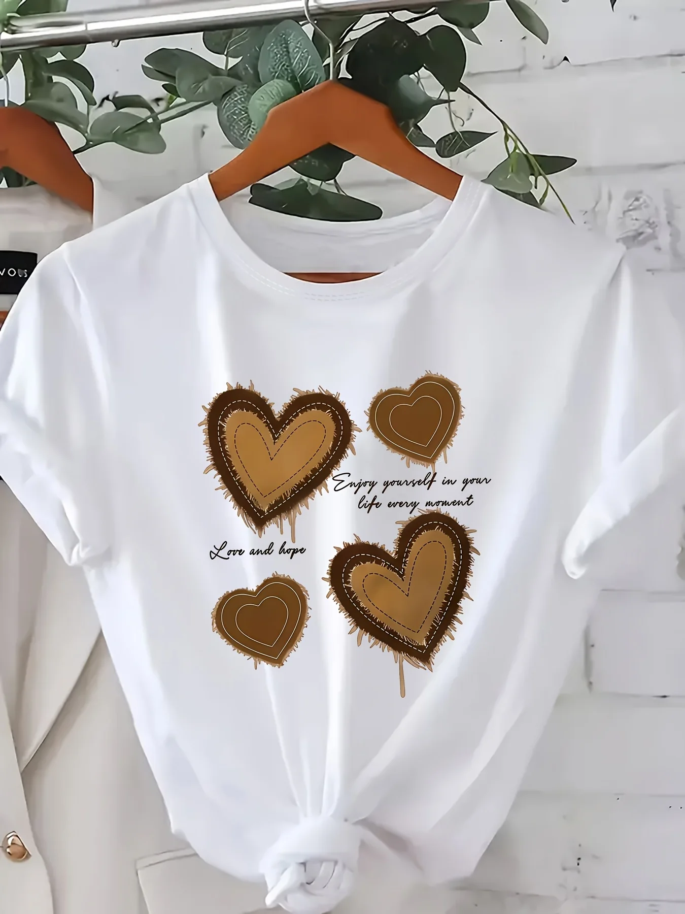 Brown Heart Print T-shirt Inspirational Short Sleev Fashion Clothing Autumn and Winter Undershirt Year Gifts Aesthetic Clothes