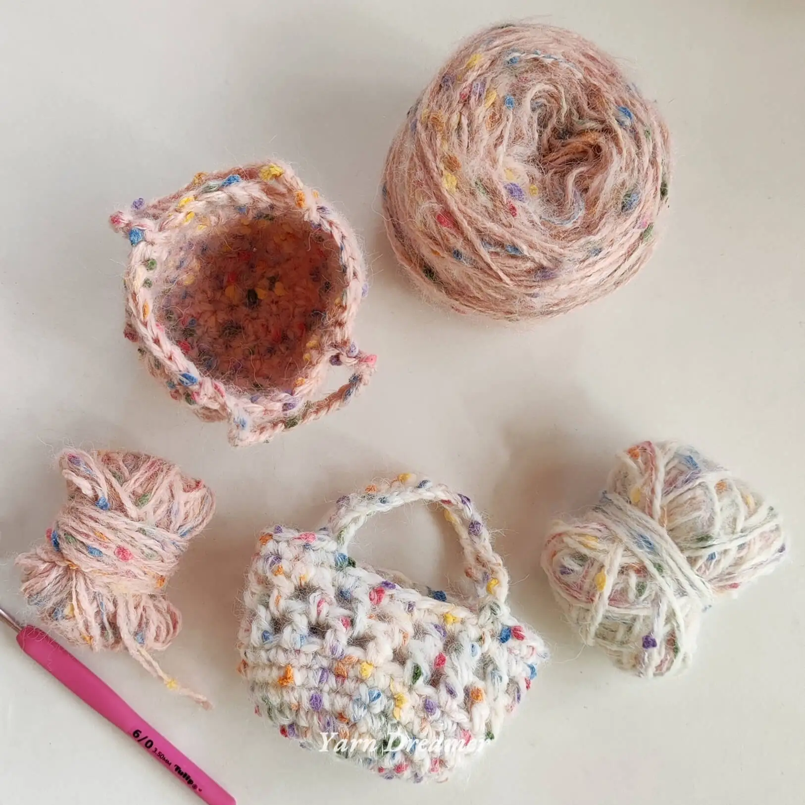 

White Pink Mohair Wool Yarn for Crochet Bag Knitting Yarn Chunky Thick Yarn 100g Fancy Yarns for Knitting and Crochet Yarn