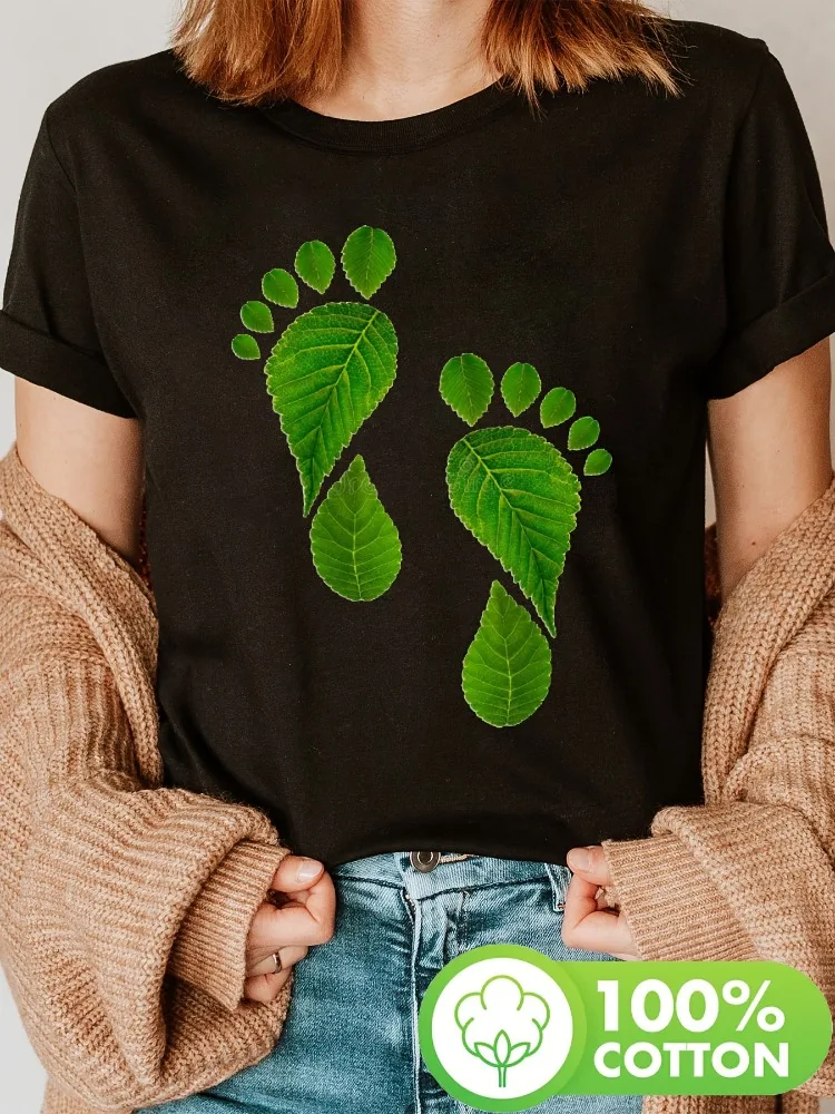 

Sustainable Print Footprint and Leaf Pattern Design Women's T-Shirt Crew Neck Casual Top for Everyday Wear Perfect for Earth Day