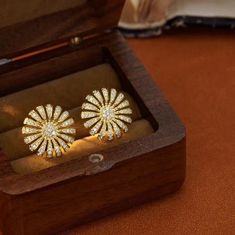 Huitan Graceful Gold Color Flower Earrings Lady Shiny Zirconia Jewelry for Engagement Aesthetic Ear Stud Accessories for Wedding