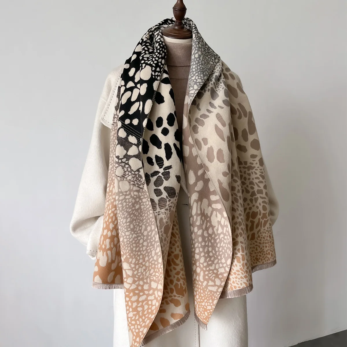 European American Fashion Leopard Print Scarf Cashmere Women's Scarves Winter Warmth Commuting Cold Protection Shawl