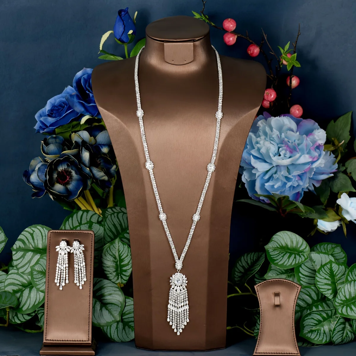 

1 Set of Luxurious and Elegant Inlaid Sparkling Cubic Zirconia Sunflower Tassel Design Long Necklace and Earrings Suitable for Women's Daily Party Wear