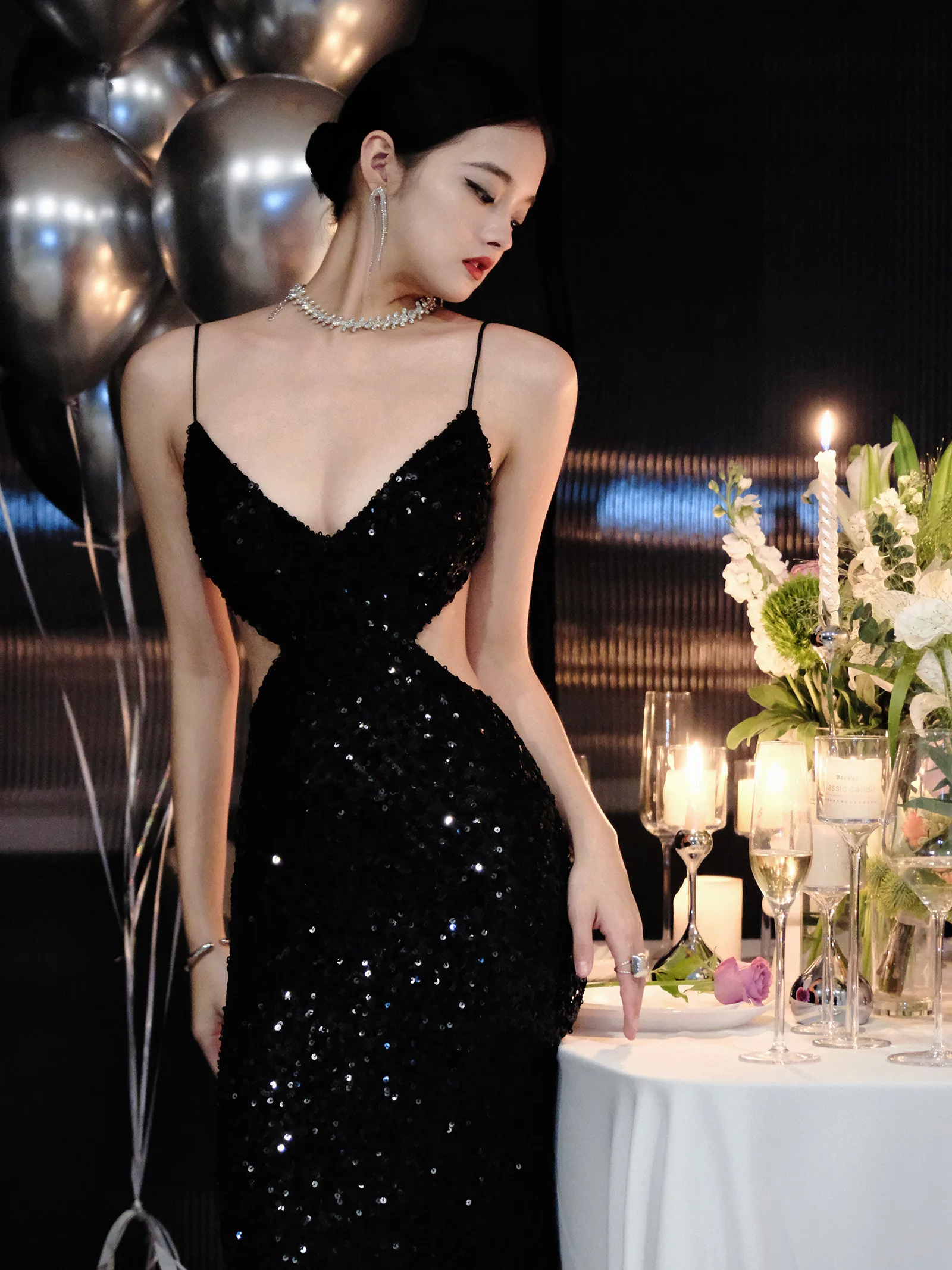 

Black design, sequins, sparkling little dress, light luxury, high-grade evening dress, sling dress, annual birthday.